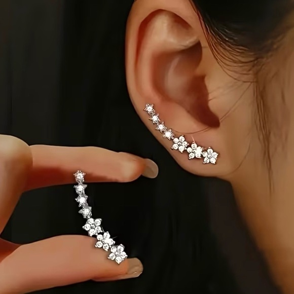 Jewelry - Elegant Silver Floral Earrings
